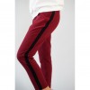 PANTALÓN GRANATE BANDA LATERAL