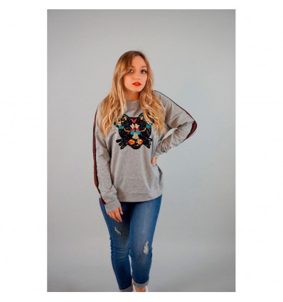 SUDADERA CON PARCHE PANTERA CON FRANJA EN MANGAS
