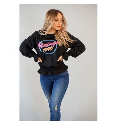 SUDADERA CON PARCHE FRONTAL Y DETALLE VOLANTES (NEGRO)