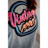SUDADERA CON PARCHE FRONTAL Y DETALLE VOLANTES (GRIS)